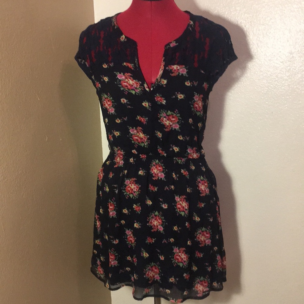 GUC A&F Floral Lace Dress - Picture 2 of 7